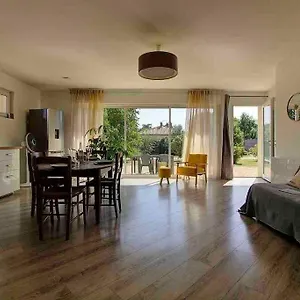 Vakantiehuis L'entraxe Tres Lumineux Au Coeur De Didier, Saint-Didier-sur-Chalaronne